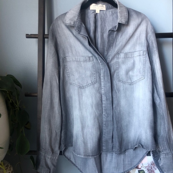 Anthropologie Tops - Cloth & Stone Grey Chambray Split Tail Button Down